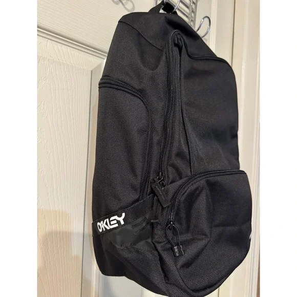 Oakley Street Organizing Backpack 22L Blackout Laptop Bag RFID New School Travel - Picture 3 of 8